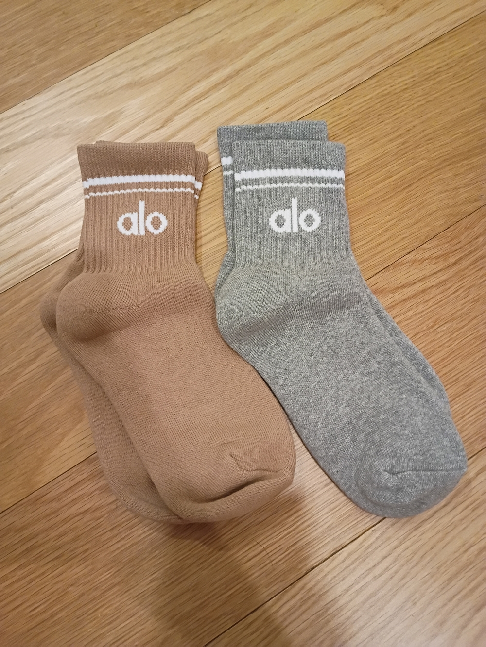 ALO Yoga Half Crew 2 Pairs Sock Pack Tan And Grey